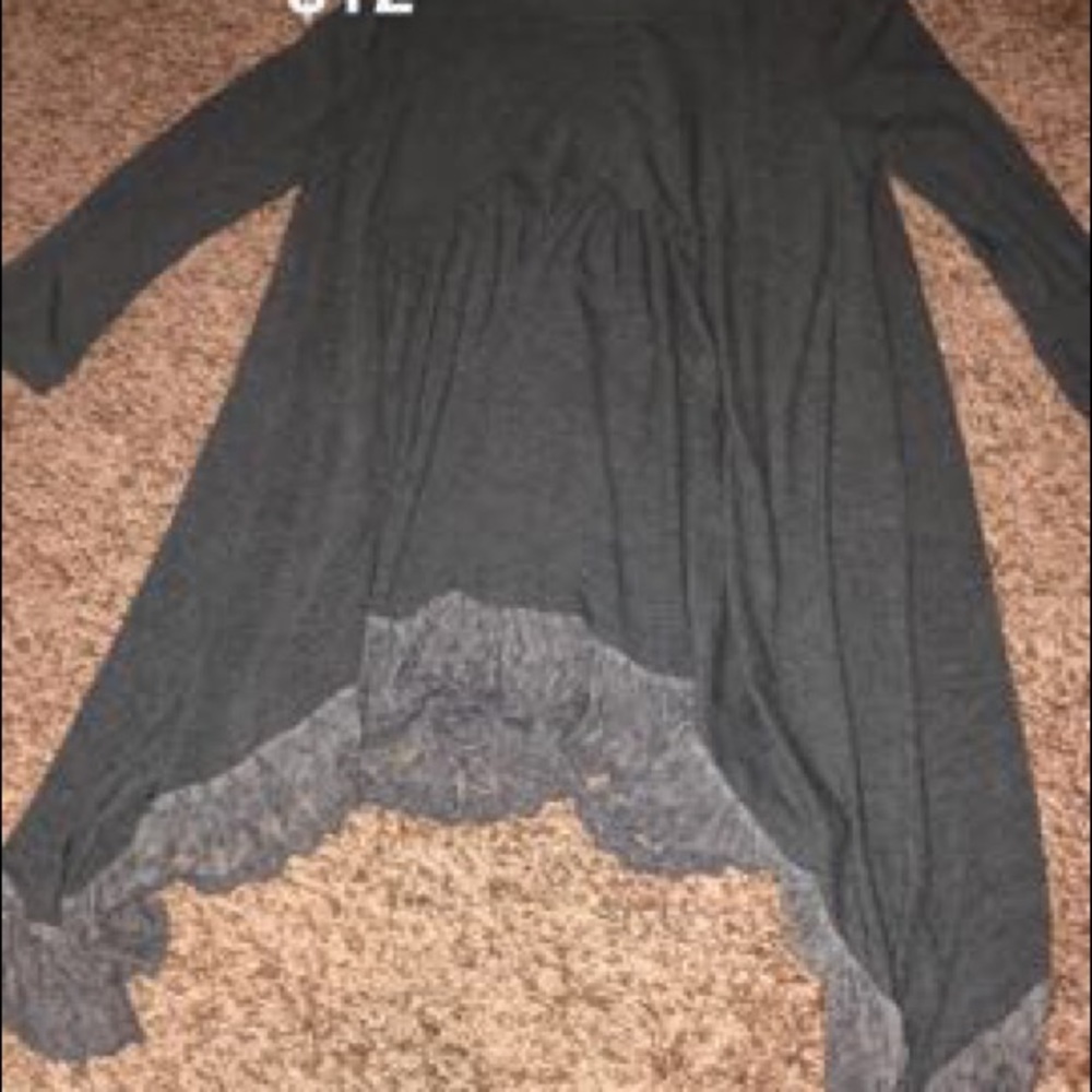 FLOWY TOP